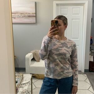 27 Miles Malibu Sweater Tasha Cashmere Crewneck in Pink Grey Camo
